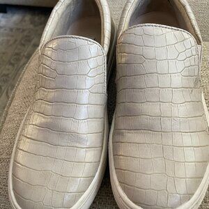 STEVE MADDEN WOMEN'S CROCODILE SLIP ON LOAFERS
